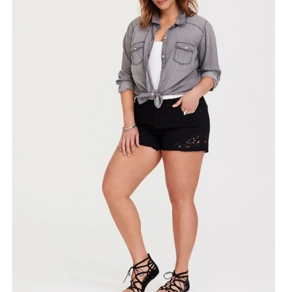 torrid Pants - NWT Torrid Denim BLK Short W EMB